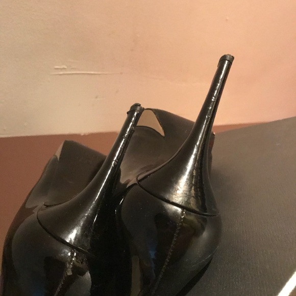 AUTHENTIC GUCCI GOLD POINTED PUMPS( final price) - Picture 8 of 8